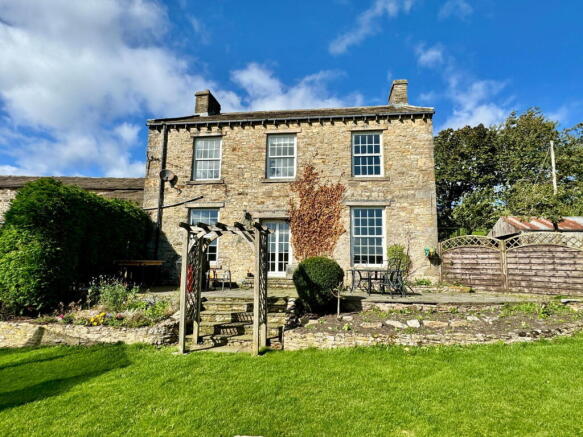 4 bed Detached for sale Image 11