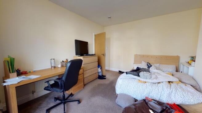 4 bed Semi-Detached to rent Image 6