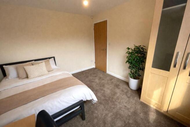 4 bed Terraced to rent Image 6