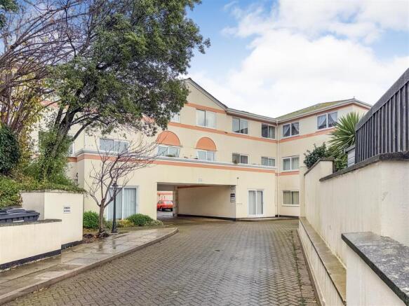 Freehold & Flat 3 Dawes Court, Fisher Street, Paig