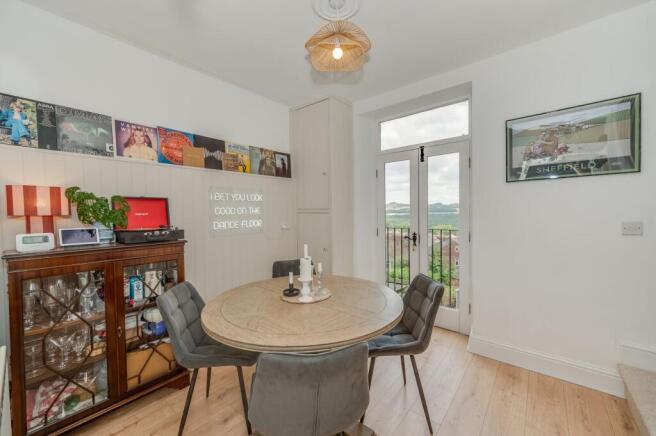 KITCHEN, DINER AND LOUNGE