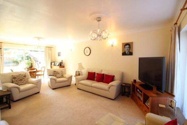 Lounge/Dining Room