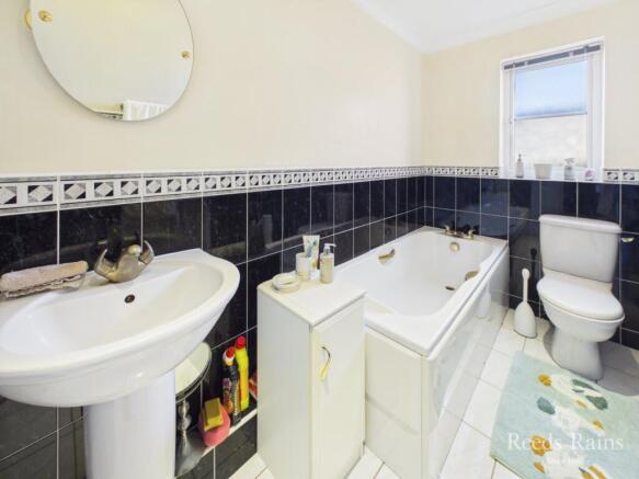3 bed Bungalow for sale Image 9