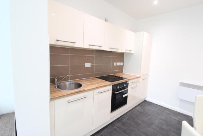 2 bed Apartment to rent Image 4