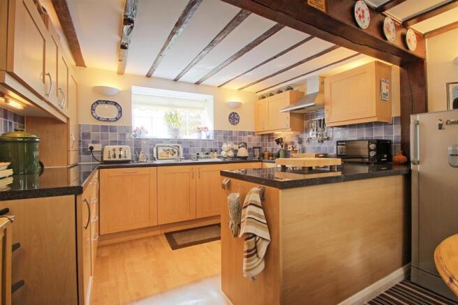 KITCHEN/DINING ROOM