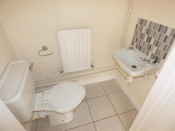 Downstairs WC.JPG