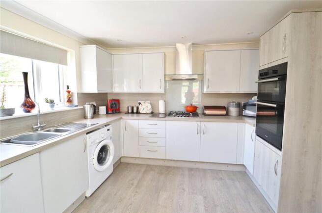 Sandy Lane, St. Ives, Ringwood, Hampshire, BH24 photo 4