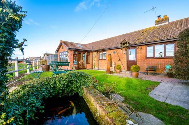 Rear garden/pond