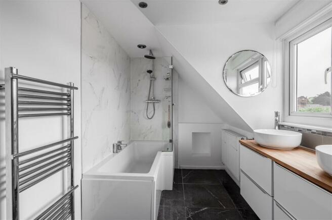 Bathroom 1.jpg