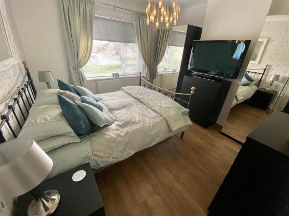 BEDROOM 2
