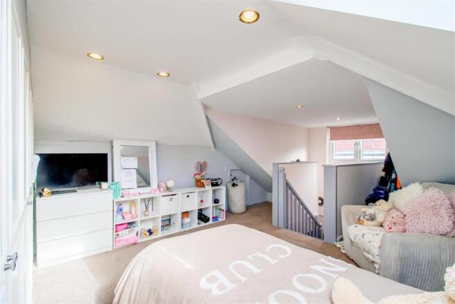 2 bed Semi-Detached Bungalow for sale Image 9