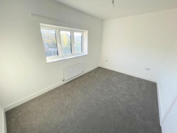 2 bed Semi-Detached to rent Image 9