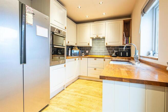 3 bed Semi-Detached for sale Image 5