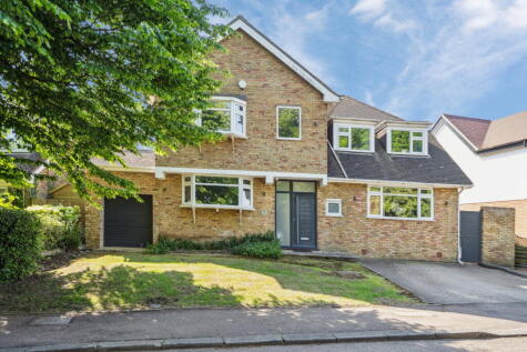 Wakehams Hills, Pinner Village HA5