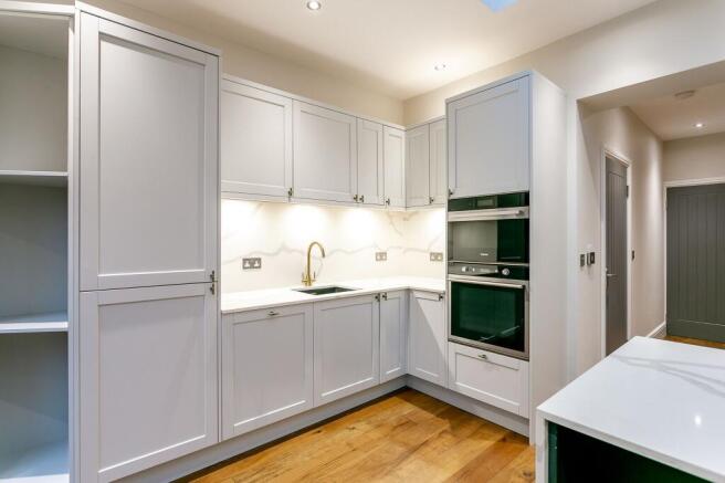 4 bed Semi-Detached for sale Image 11
