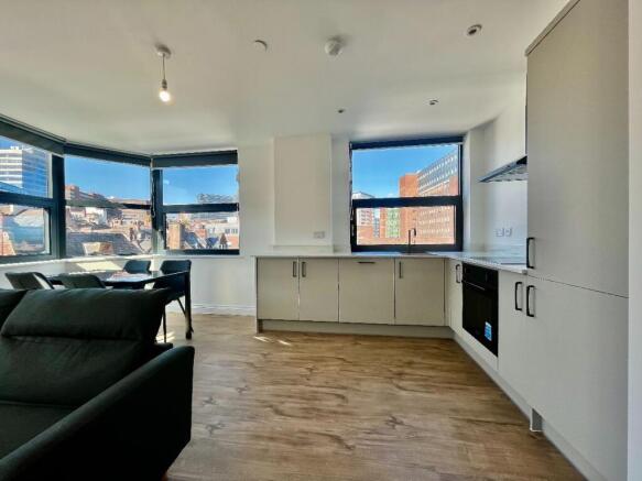 2 bed Apartment to rent Image 4