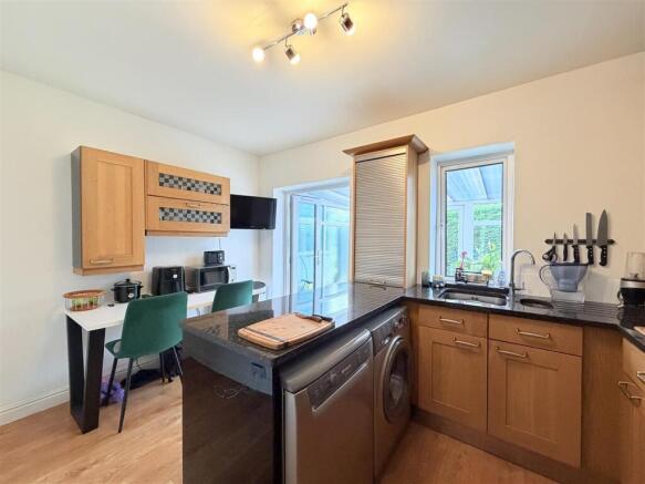 2 bed Semi-Detached Bungalow for sale Image 6