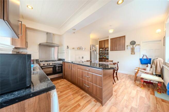 6 bed Detached for sale in leeds