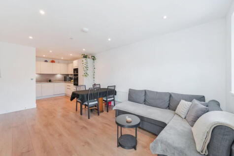 2 Eden Place, Oxted, RH8 0GN