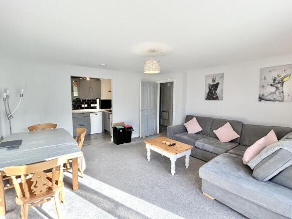 Living / Dining R...