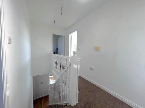 4 bed Detached for sale Image 9