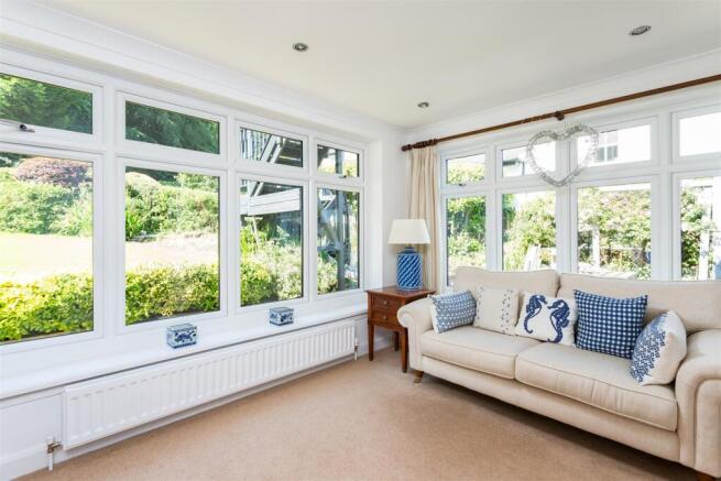 5 bed Detached for sale Image 9