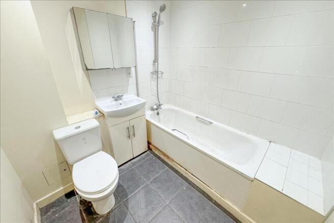 Flat 5, Park House 643-651, Staines Road, Feltham, London TW14 8PA photo 4