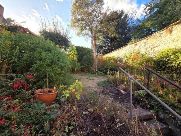 5 MH - Garden.jpg