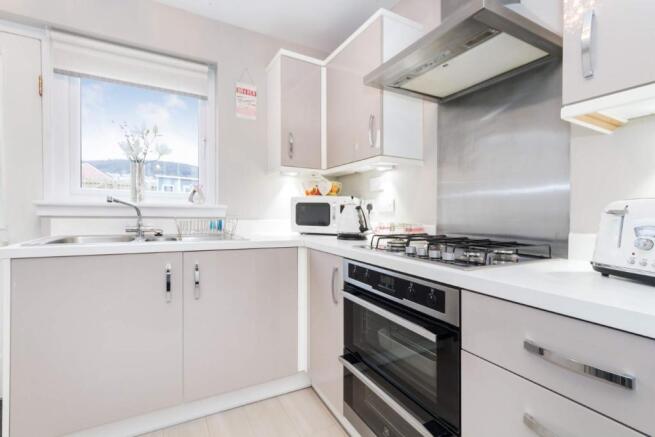 Kitchen /
Dining Roo