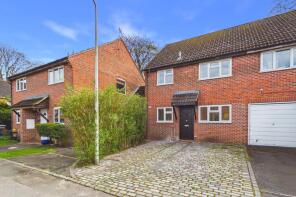 44, Lipscombe Close, Newbury RG14 5JW