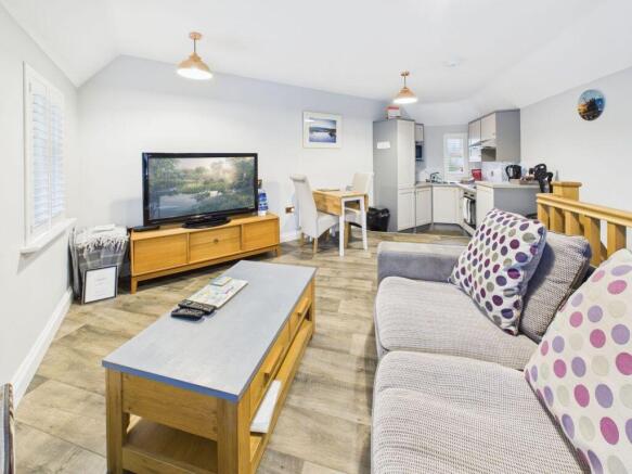5 bed Detached for sale Image 4