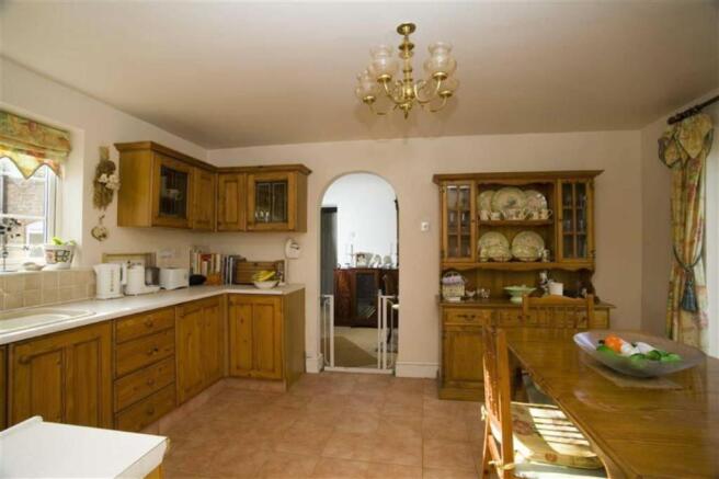 FITTED BREAKFAST KITCHEN