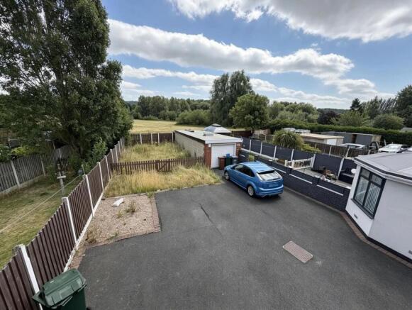 2 bed Semi-Detached to rent Image 9