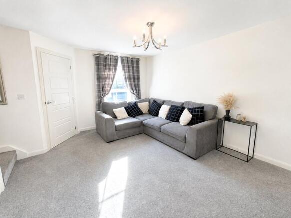 3 bed Semi-Detached for sale Image 4