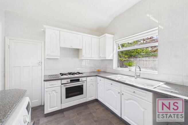 3 bed Semi-Detached for sale Image 7