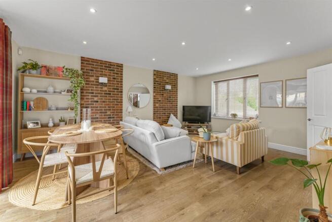 3 Moorhen Close-11 - Copy.jpg