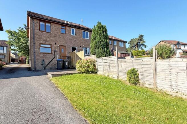 2 bed Semi-Detached to rent Image 8