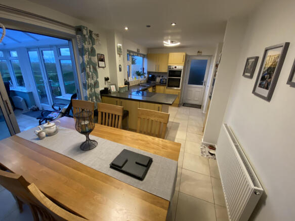 Kitchen Diner (1)