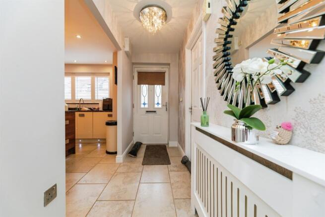4 bed Detached for sale Image 8