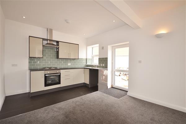 KITCHEN AREA: