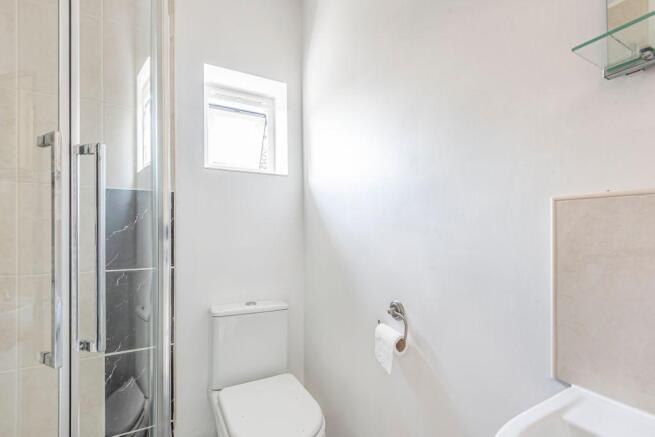 Ensuite to Bed 1