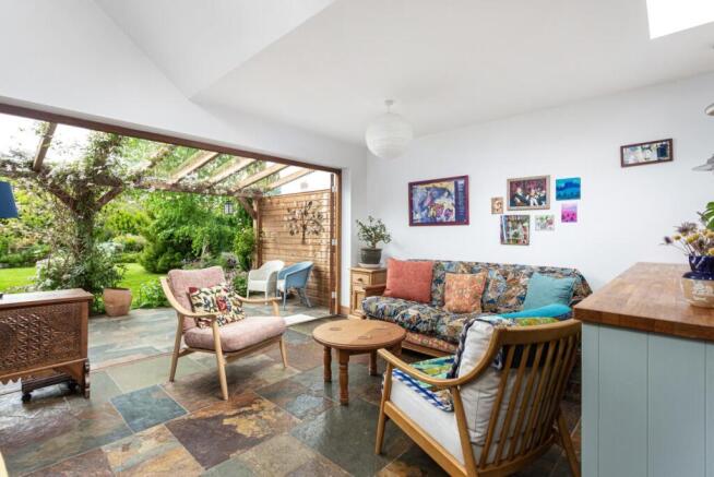 4 bed Detached for sale Image 11