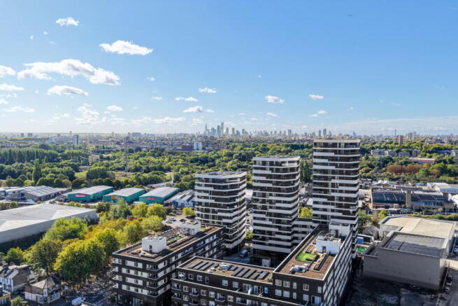 2-bed flat on Beck Square, E10, £400,000