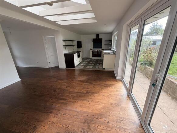 Kitchen/ Dining room