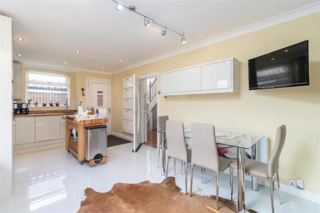 Welham Road 19-Dining Kitchen B.jpg