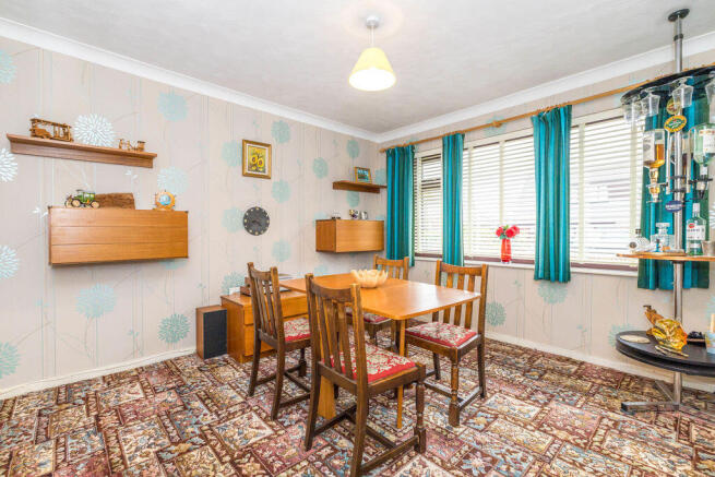 Bed / Dining