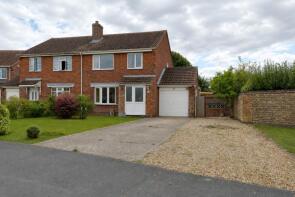28, Meadow Close, Grantham NG33 5HS