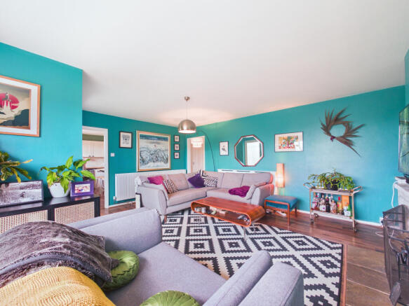 CAM01354G0-PR0677-STILL003