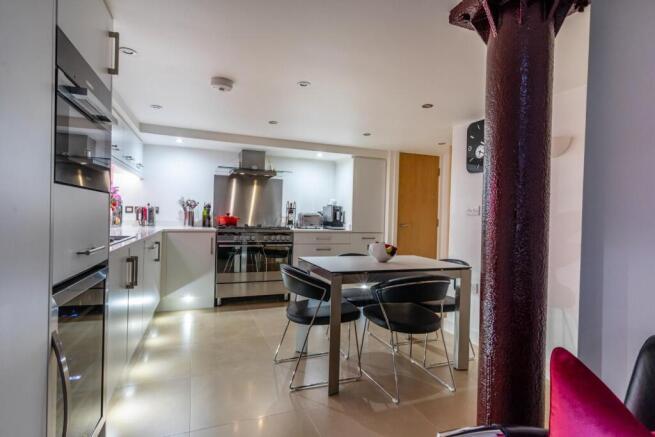 2 bed Apartment for sale Image 5