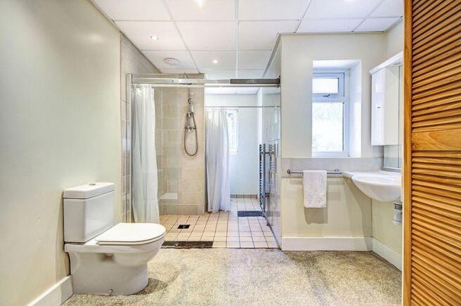 SHOWER ROOM